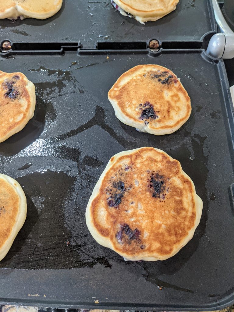 Easy Blackberry Pancakes